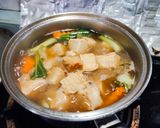 รูปขั้นตอนการทำที่ 2 ของ ต้มจืดกวางตุ้งใส่เต้าหู้ปลา