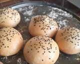 Foto del paso 13 de la receta: Bollitos rellenos de queso (con masa madre)