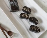 Foto langkah ke 4 dari resep Oreo Swiss Roll.