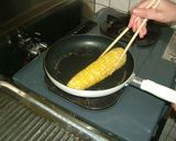 A picture of step 1 of Hokkaido-Style Corn on the Cob.