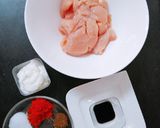 A picture of step 1 of Chicken cheese spring rolls.