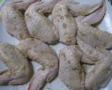 A picture of step 1 of Rich Garlic Flavor Fried Chicken Wings in Sweet-Savory Sauce.