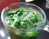 A picture of step 1 of Garden spinach omelette.