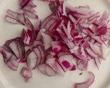 Une image de l'étape 1 de Flan-cake rose aux dés de courgette & oignon rouge.
