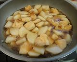 A picture of step 4 of Sweet and Savoury Braised Chicken and Daikon Radish with Yuzu Pepper Paste.