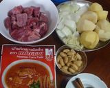 A picture of step 1 of Beef Massaman Curry - Kaeng Matsaman.