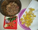 Foto langkah ke 1 dari resep Tumis Cumi Asin Tahu Kuning.