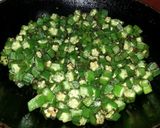 A picture of step 3 of BHINDI DO PYAZA / ONION AND OKRA STIR FRY.