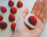 A picture of step 3 of Easy Strawberry Daifuku Made in a Microwave.