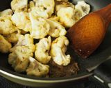 A picture of step 6 of Crispy Stir-Fried Cauliflower.