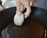 A picture of step 7 of Ukrainian syrnyky, cottage cheese pancakes.