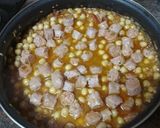 Foto del paso 5 de la receta: Garbanzos con longaniza fresca y huevos fritos