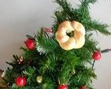 A picture of step 7 of Christmas Bread Wreath.