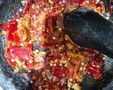 Foto langkah ke 2 dari resep Sambal Gami Udang Teflon.