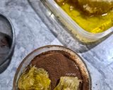 Foto langkah ke 2 dari resep Tiramisu Yogurt With Honeycomb.