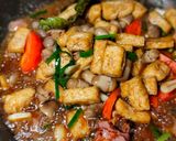 Foto langkah ke 4 dari resep Tumis Tahu Jamur.