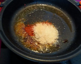 Foto del paso 2 de la receta: Jamoncitos de pollo con repollo (col)