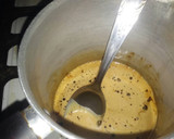 Foto del paso 7 de la receta: Tarta de mousse de café y galletas (sin horno)
