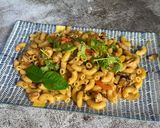 Gambar langkah 3 resipi Makaroni Goreng Tomyam.