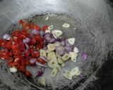 Foto langkah ke 2 dari resep Cah Kangkung Sederhana.