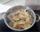 Királyrák töltött Raviolival tárkonyos szószban recept fázis 3 fotója