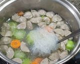 Foto langkah ke 5 dari resep Sup Oyong Wortel Bakso.