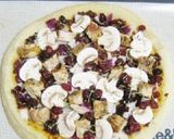 A picture of step 6 of Chicken & Cranberry Pizza.