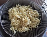 Foto langkah ke 3 dari resep Korean Spicy Ramen Carbonana.