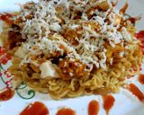 A picture of step 6 of Pizza paneer tikka with Maggie noodle base.