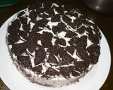 A picture of step 7 of Kitkat walled Cookies and Cream Ice Cream Cake.