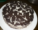 A picture of step 7 of Kitkat walled Cookies and Cream Ice Cream Cake.