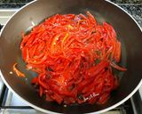 Foto del paso 2 de la receta: Lomos de merluza en salsa de pimiento del Piquillo