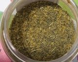 Foto del paso 1 de la receta: Sal de ortiga y manzanilla de mahón