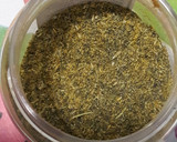Foto del paso 1 de la receta: Sal de ortiga y manzanilla de mahón