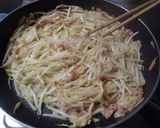 A picture of step 4 of Simple and Quick Bean Sprouts with Cheese.