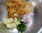 A picture of step 2 of Noodles scotch eggs.