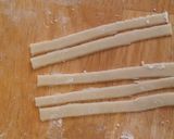 A picture of step 8 of Taisen's Mini Fruit Pies.