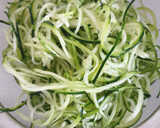 Foto del paso 3 de la receta: Espaguetis de calabacín con salsa de verduras