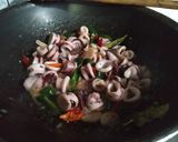 Foto langkah ke 4 dari resep Tumis Cumi Pedas.