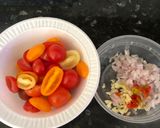 Hình bước làm 1 của món Cá nục - mackerel kho cà chua và thơm