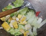 Foto langkah ke 3 dari resep Tumis Sawi Tahu.