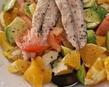 Foto del paso 2 de la receta: Ensalada de tomates, aguacate y naranjas con melva