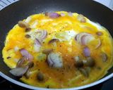 A picture of step 2 of Avocado Omelette(Diet Lunch).