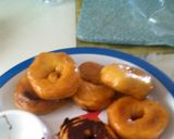 A picture of step 7 of Donuts with glaze.