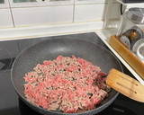 Foto del paso 1 de la receta: Boniatos rellenos de carne picada
