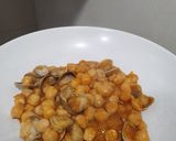Foto del paso 4 de la receta: Garbanzos con chirlas