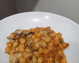 Foto del paso 4 de la receta: Garbanzos con chirlas