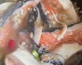 Hình bước làm 4 của món Lườn Cá Hồi Kho Tiêu Ăn Cơm Nóng Mùa Mưa Hết Sảy