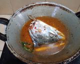 Foto langkah ke 3 dari resep Asam pedas kepala salmon.