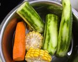 Foto langkah ke 1 dari resep Sayur Bening Oyong Wortel dan Jagung.